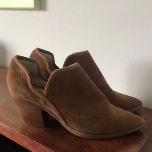 Seychelles- Tan suede booties